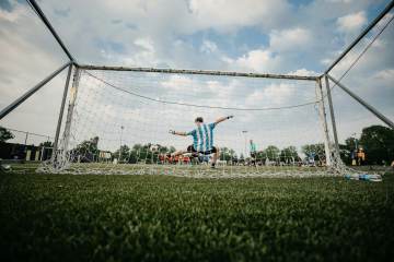 POV：与国际米兰球员们一起庆祝联赛夺冠（配图示意）
